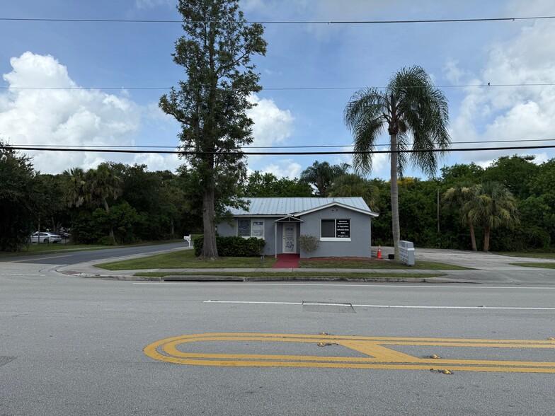 More Photos Of 1320 SE Palm Beach Rd, Stuart Medical For Sale