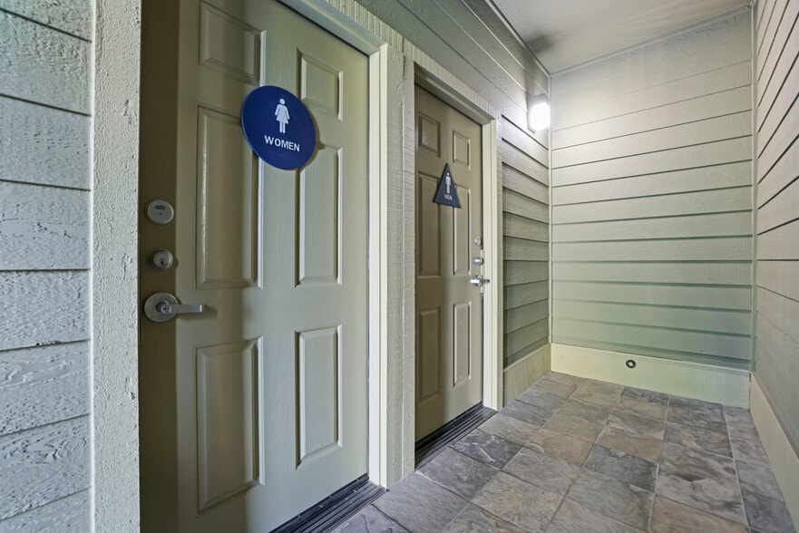 More Photos Of 621-627 13th St, Modesto Office For Lease