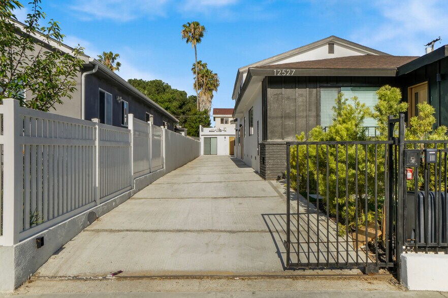 More Photos Of 12527 Cranbrook Ave, Hawthorne Apartments For Sale
