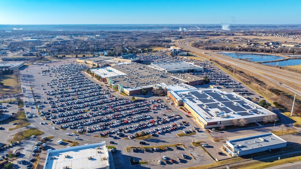 More Photos Of 1850 Adams St, Mankato General Retail For Lease