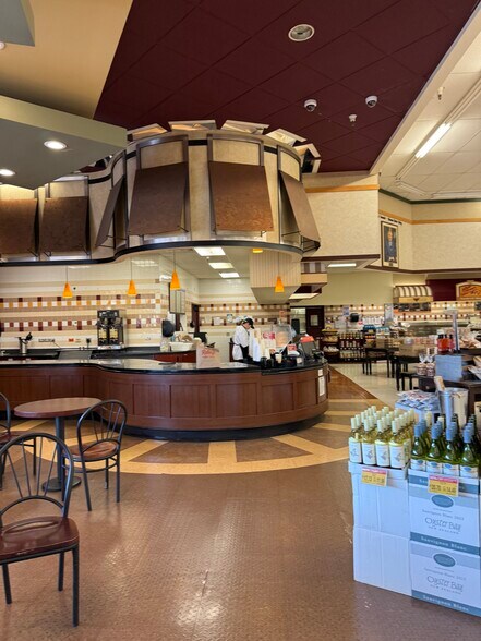 More Photos Of 1915 Douglas Blvd, Roseville Supermarket For Sale