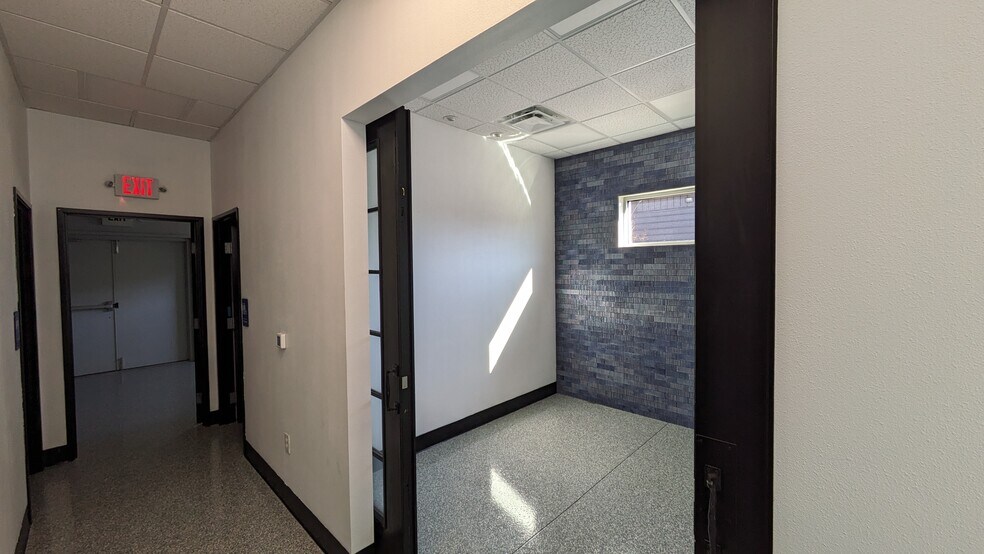 More Photos Of 706 Leander Dr, Leander Unknown For Lease