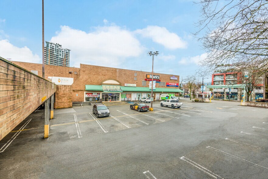 More Photos Of 370 E Broadway, Vancouver Unknown For Lease