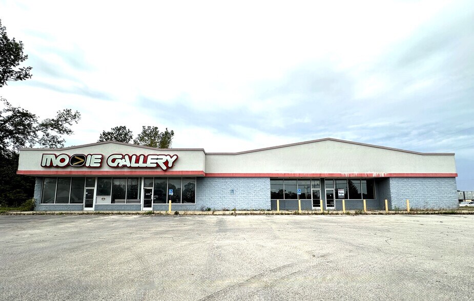 Primary Photo Of 3851-3859 N Huron Rd, Pinconning Freestanding For Sale