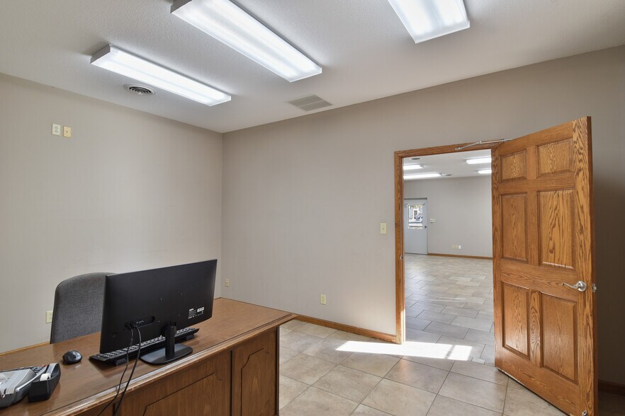 More Photos Of 1311 N Division St, Pontiac Warehouse For Lease