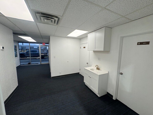 More Photos Of 545-565 Billinis Rd, Salt Lake City Light Manufacturing For Lease