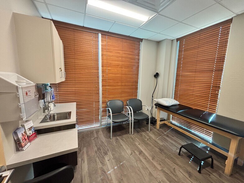 More Photos Of 575 W Chandler Blvd, Chandler Medical For Sale