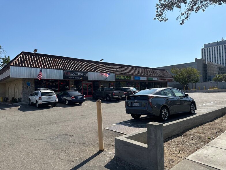 Primary Photo Of 3538 E Foothill Blvd, Pasadena Storefront For Lease