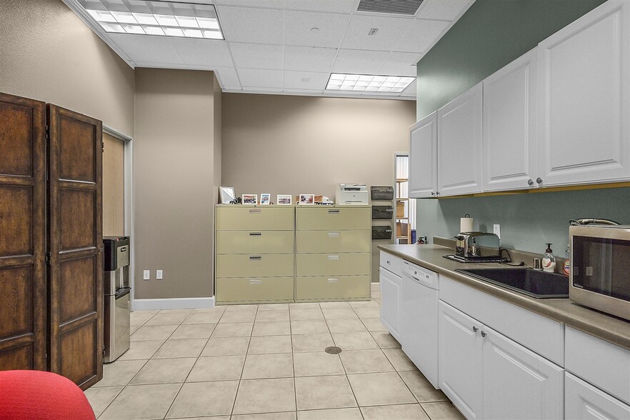 More Photos Of 6785 Eastern Ave, Las Vegas Office For Sale