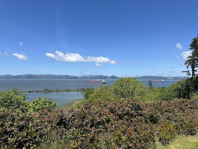 More Photos Of 126 Spruce St E, Ilwaco Hotel For Sale