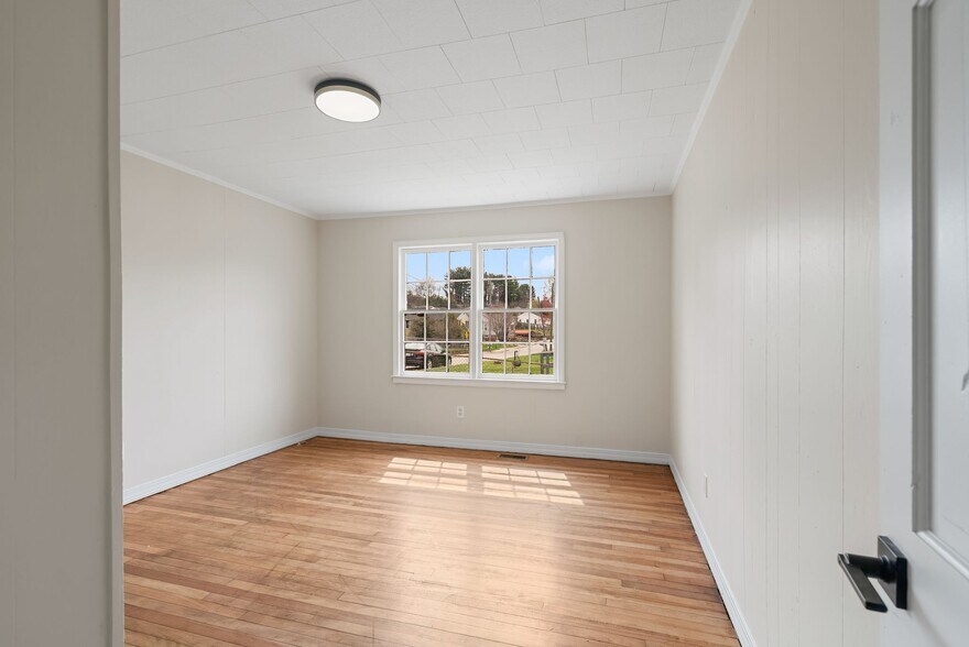 More Photos Of 720 Main st, Canton Bank For Lease