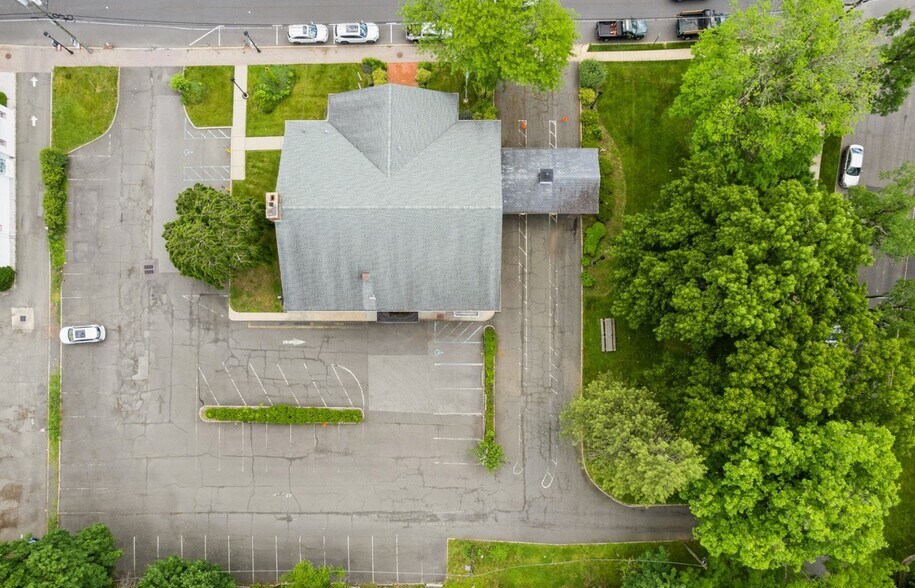 More Photos Of 855 Mountain Ave, Mountainside Bank For Lease