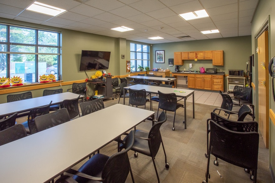 More Photos Of 550 Forest Ave, Portland Office For Lease