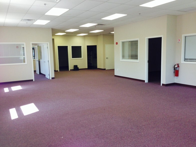 More Photos Of 220 Sutton St, North Andover Storefront For Lease