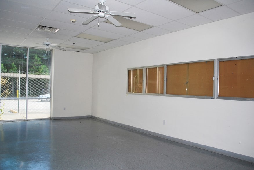More Photos Of 5055 Austell Rd, Austell Storefront For Lease