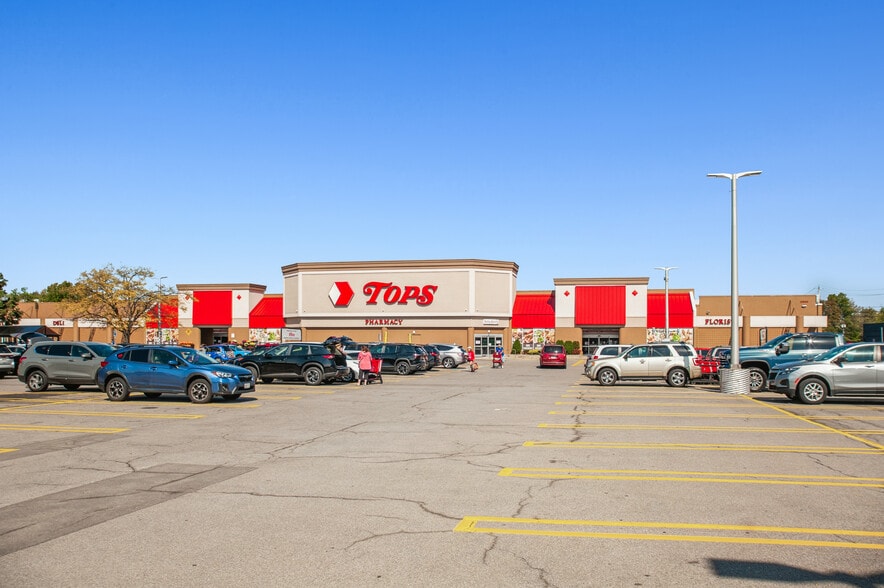 More Photos Of 3980 Maple Rd, Amherst Supermarket For Sale