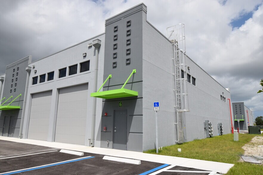 More Photos Of 6509 Saint Lucie Blvd, Fort Pierce Showroom For Lease