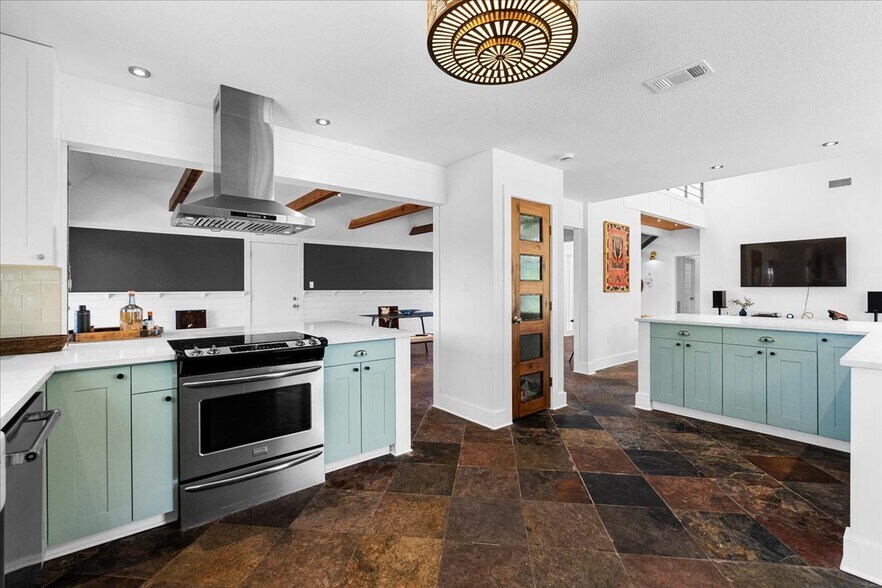 More Photos Of 14519 Fitzhugh Rd, Austin Specialty For Sale