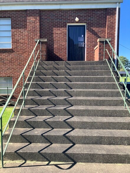 More Photos Of 1508 S 9th St, Ironton Lodge Meeting Hall For Sale