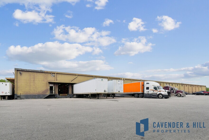 More Photos Of 3200 E Houston St, San Antonio Warehouse For Sale