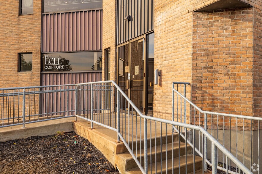 More Photos Of 150 Boul De Montarville, Boucherville Office For Lease