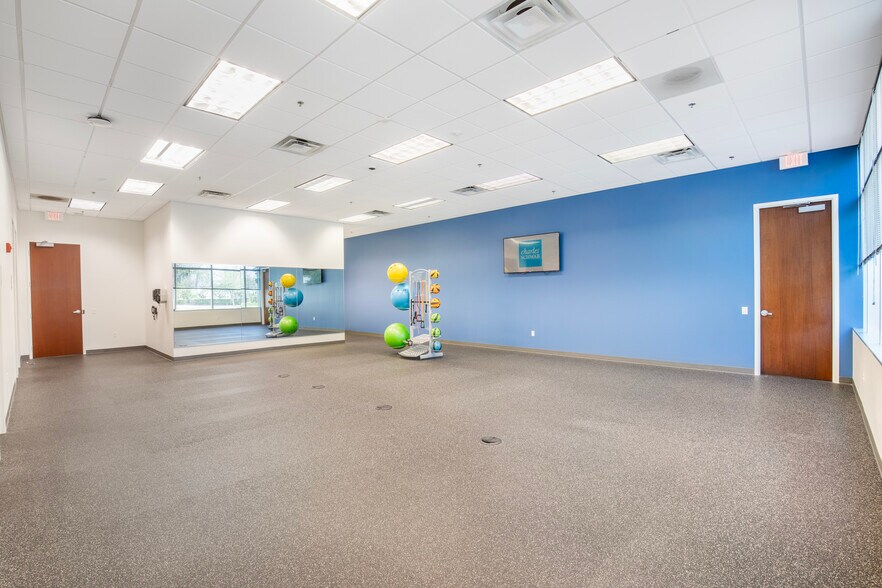 More Photos Of 70 S Keller Rd, Orlando Office For Sale