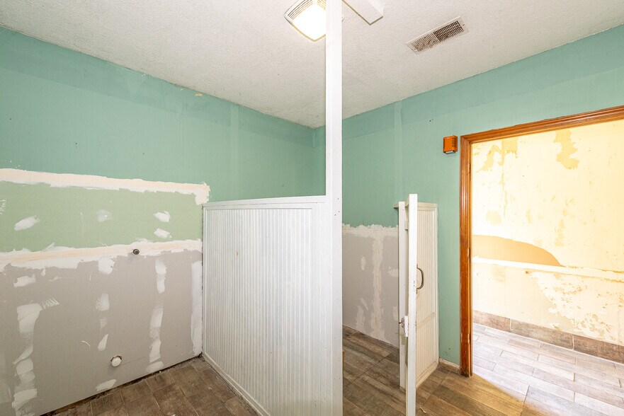 More Photos Of 8123 E Lamar Alexander Pky, Townsend Restaurant For Sale