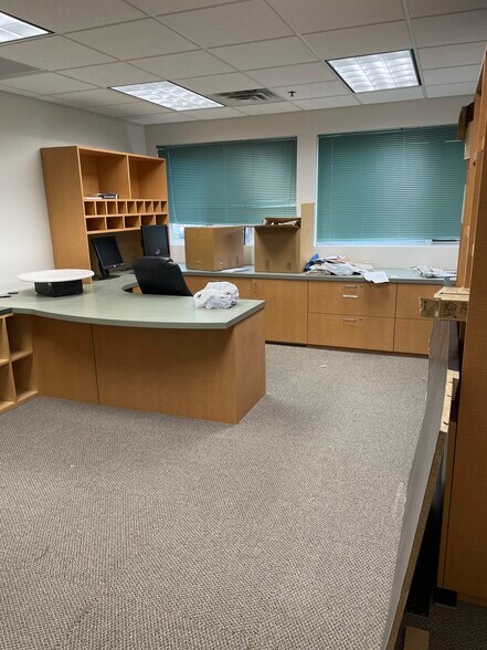 More Photos Of 37 Ramland Rd, Orangeburg Office For Lease
