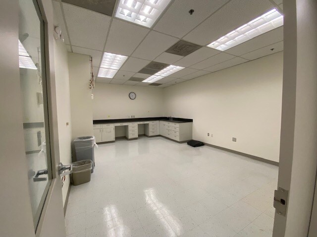 More Photos Of 910 Clopper Rd, Gaithersburg Research And Development For Lease