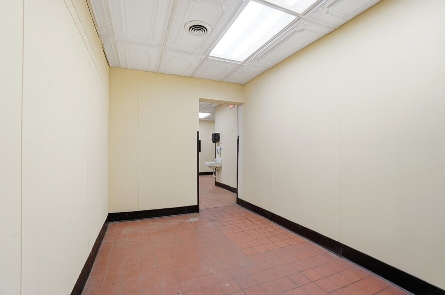 More Photos Of 1610 Germantown Rd, Middletown Restaurant For Sale