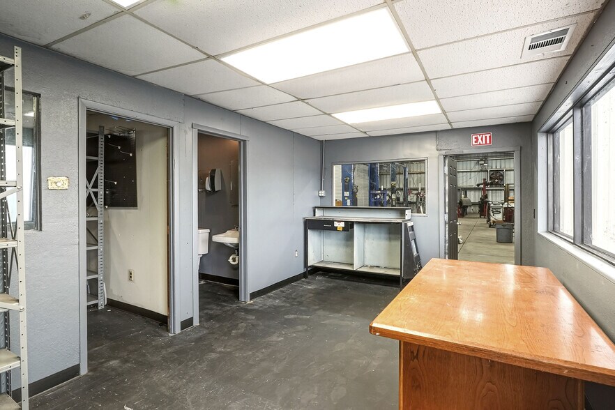 More Photos Of 1803 3rd St Sw, Winter Haven General Retail For Lease