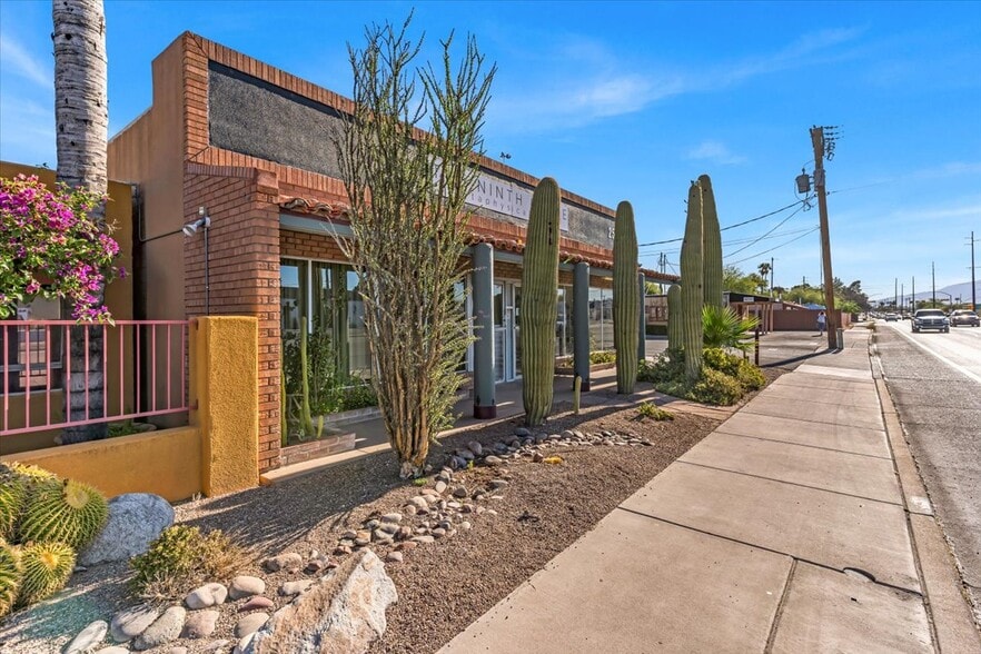More Photos Of 2561-2563 E Fort Lowell Rd, Tucson Freestanding For Sale