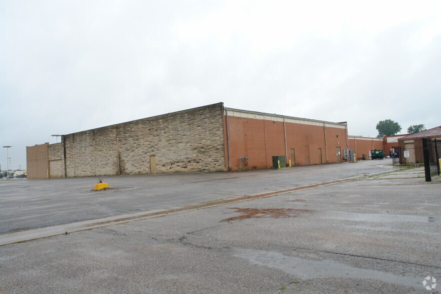More Photos Of 2303 N Amidon St, Wichita General Retail For Sale