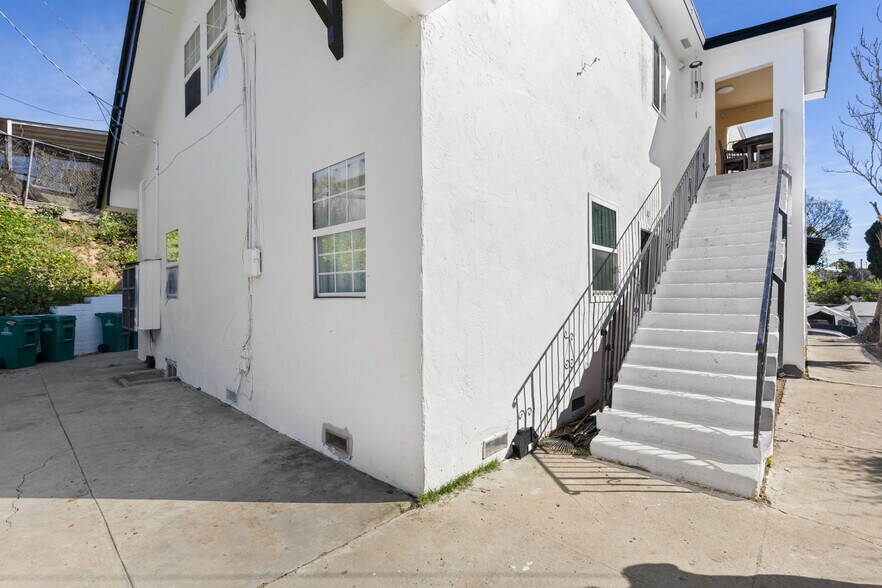 More Photos Of 402 Olivewood Ter, San Diego Multifamily For Sale
