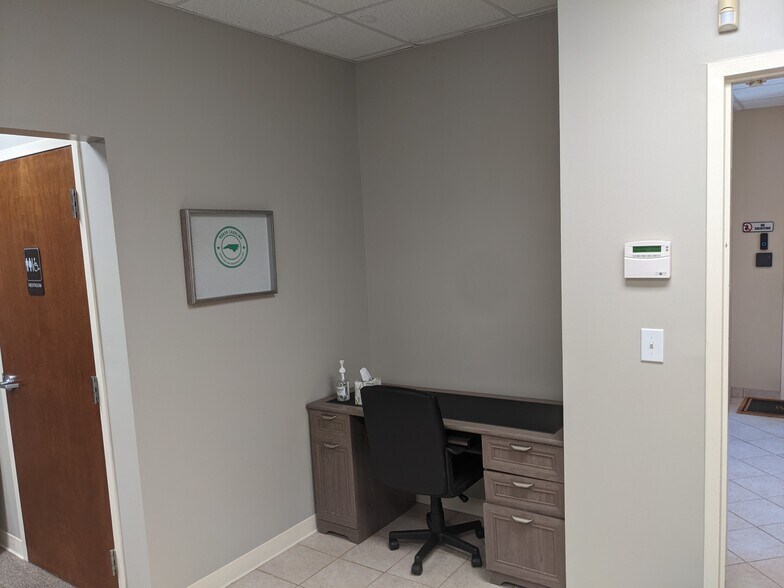 More Photos Of 249 Williamson Rd, Mooresville Medical For Lease