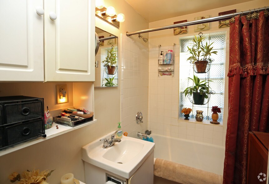 More Photos Of 846 N 15th St, Milwaukee Apartments For Sale