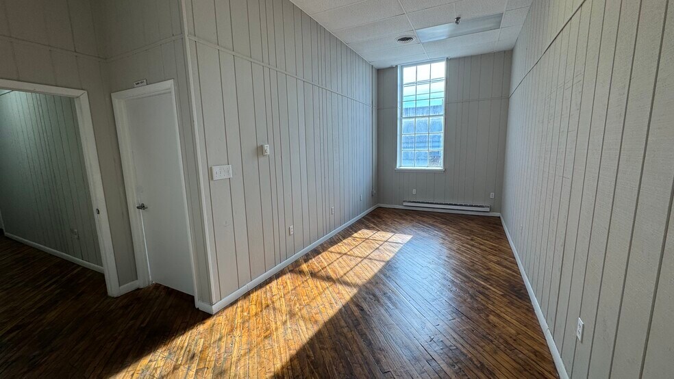 More Photos Of 240 S Main St, Nazareth Flex For Lease