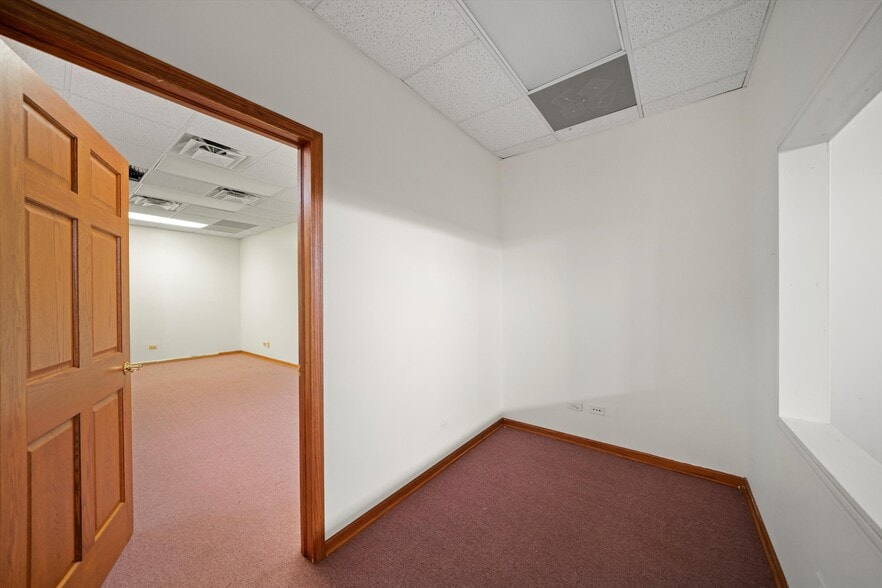 More Photos Of 591 Burnham Ave, Calumet City Office Residential For Sale