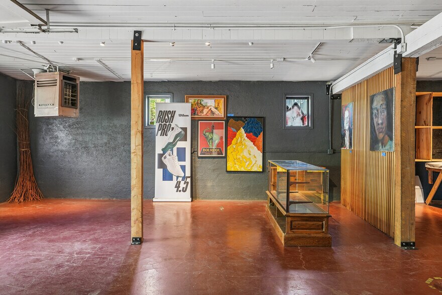 More Photos Of 1114 SE Clay St, Portland Freestanding For Sale