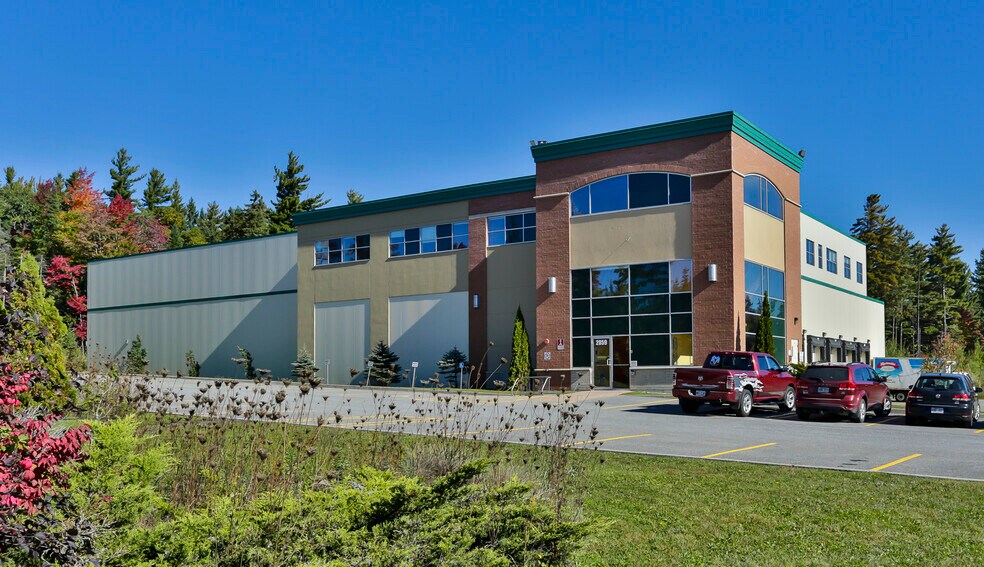 More Photos Of 2059 Rue René-Patenaude, Magog Warehouse For Sale