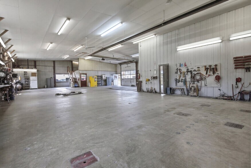 More Photos Of 202 W Cumberland Rd, Altamont Auto Dealership For Sale