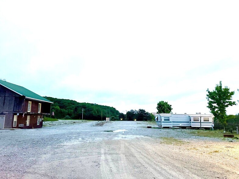 More Photos Of 269 Luther Seiber blvd, Pioneer Specialty For Sale