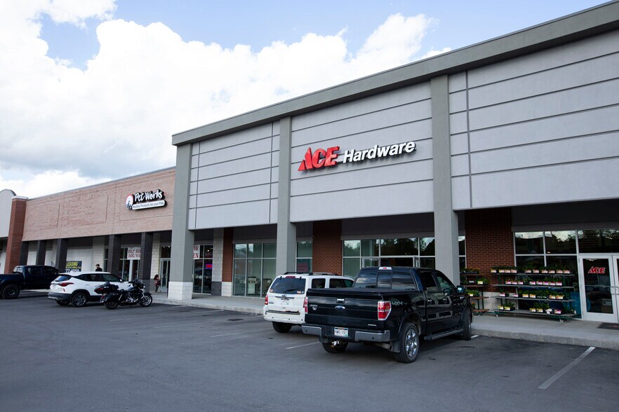 More Photos Of 2600 Middletown Commons, White Hall Storefront For Lease