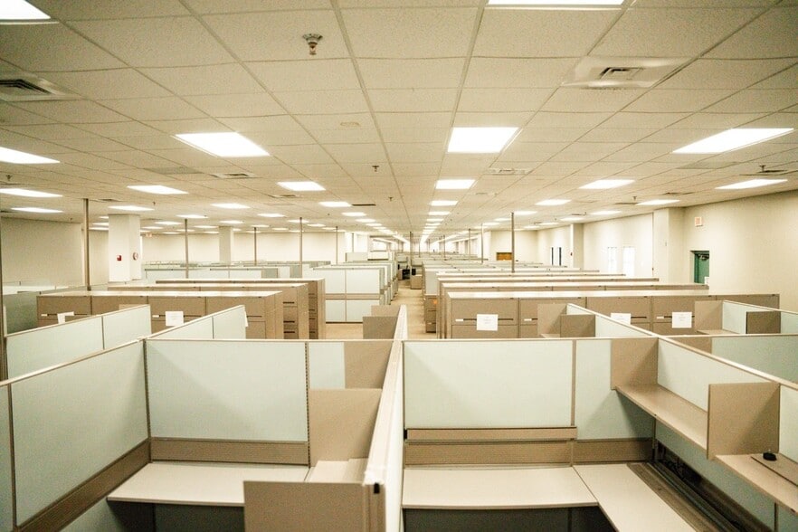 More Photos Of 3429 Regal Dr, Alcoa Office For Sale