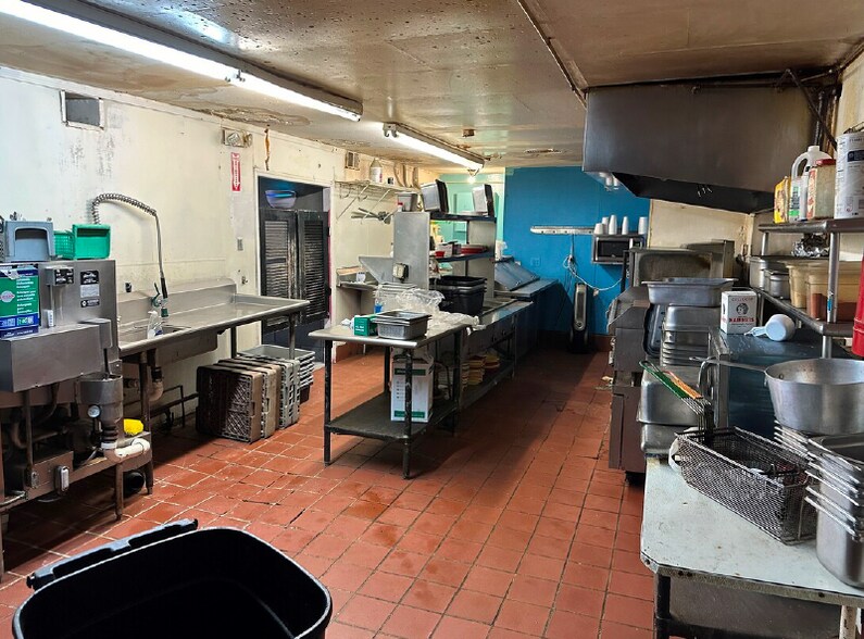 More Photos Of 7014 Chippewa St, Saint Louis Restaurant For Sale