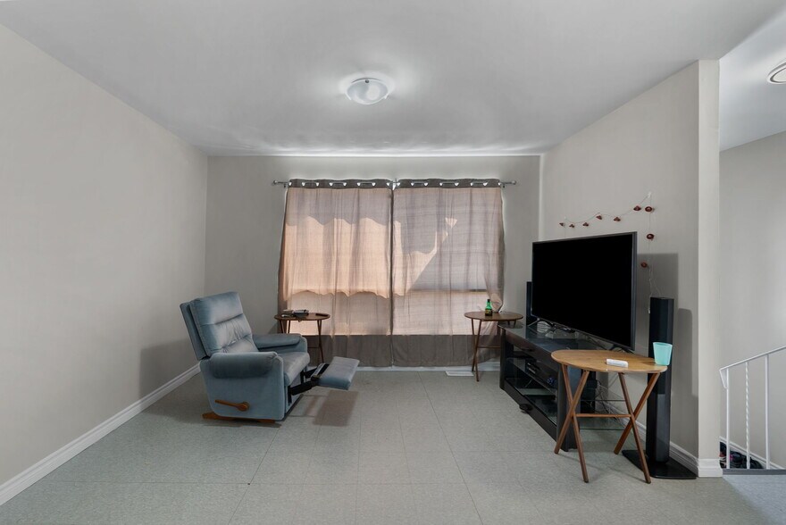 More Photos Of 29 Laren St, Wahnapitae Apartments For Sale