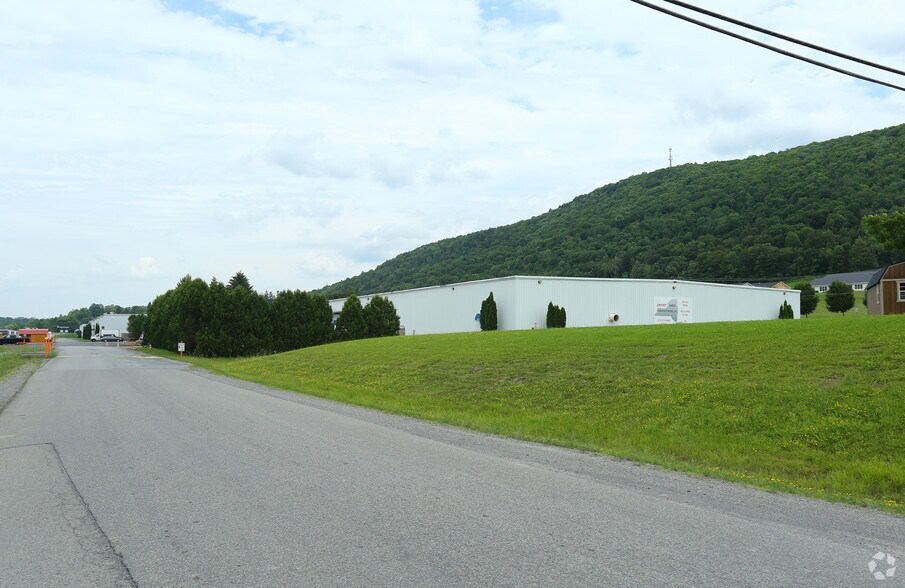 More Photos Of 118-184 Aker Dr, Cobleskill Distribution For Lease