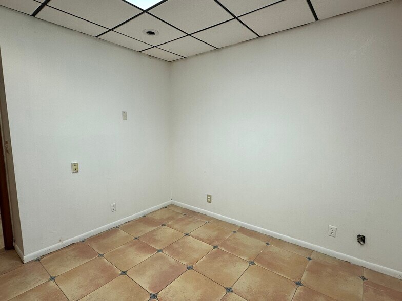 More Photos Of 7800 W Oakland Park Blvd, Sunrise Medical For Lease