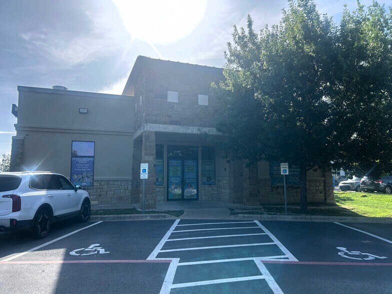 More Photos Of 2401 S A W Grimes Blvd, Round Rock Freestanding For Sale