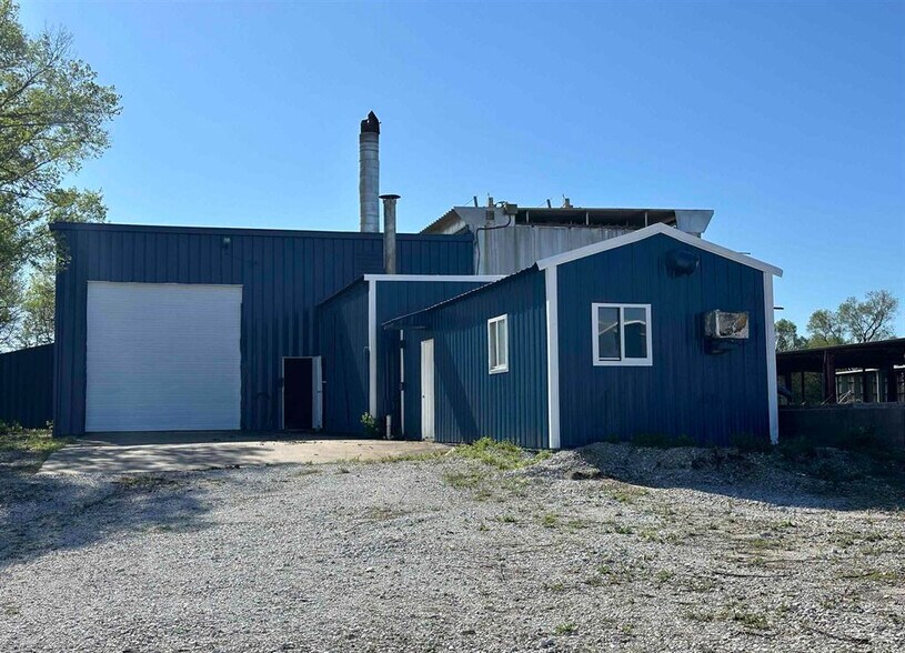 More Photos Of 8727 Arenzville Rd, Beardstown Warehouse For Sale
